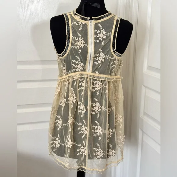 NWOT |  | POL | Floral Lace Sheer Top Ruffle Sleeveless Sheer - Size M - Picture 3 of 5